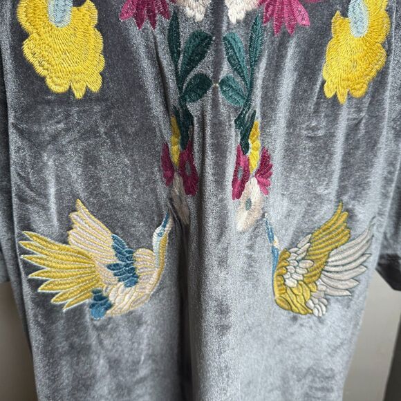 Entro Gray Velvet Kimono Floral Embroidery Size 1X - Picture 7 of 12